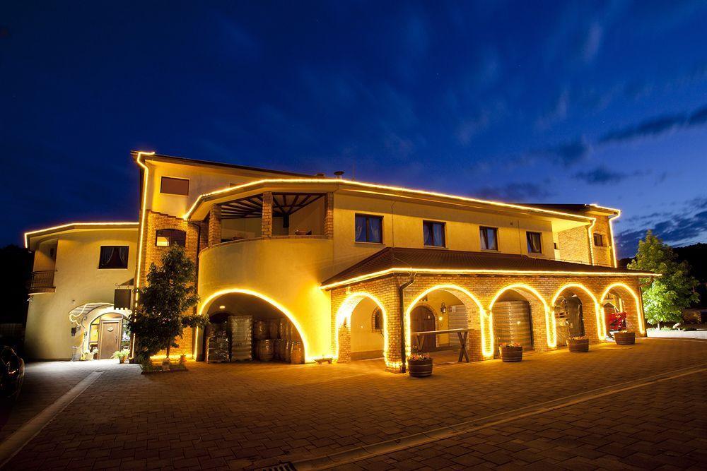 Stupnicki Dvori Winery Hotel Stupnik Brodski Εξωτερικό φωτογραφία